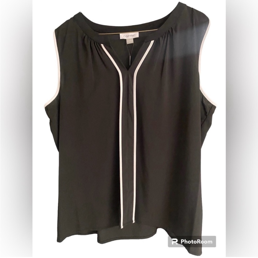Calvin Klein Black sleeveless shell with white stitched piping 🖤🤍🖤🤍